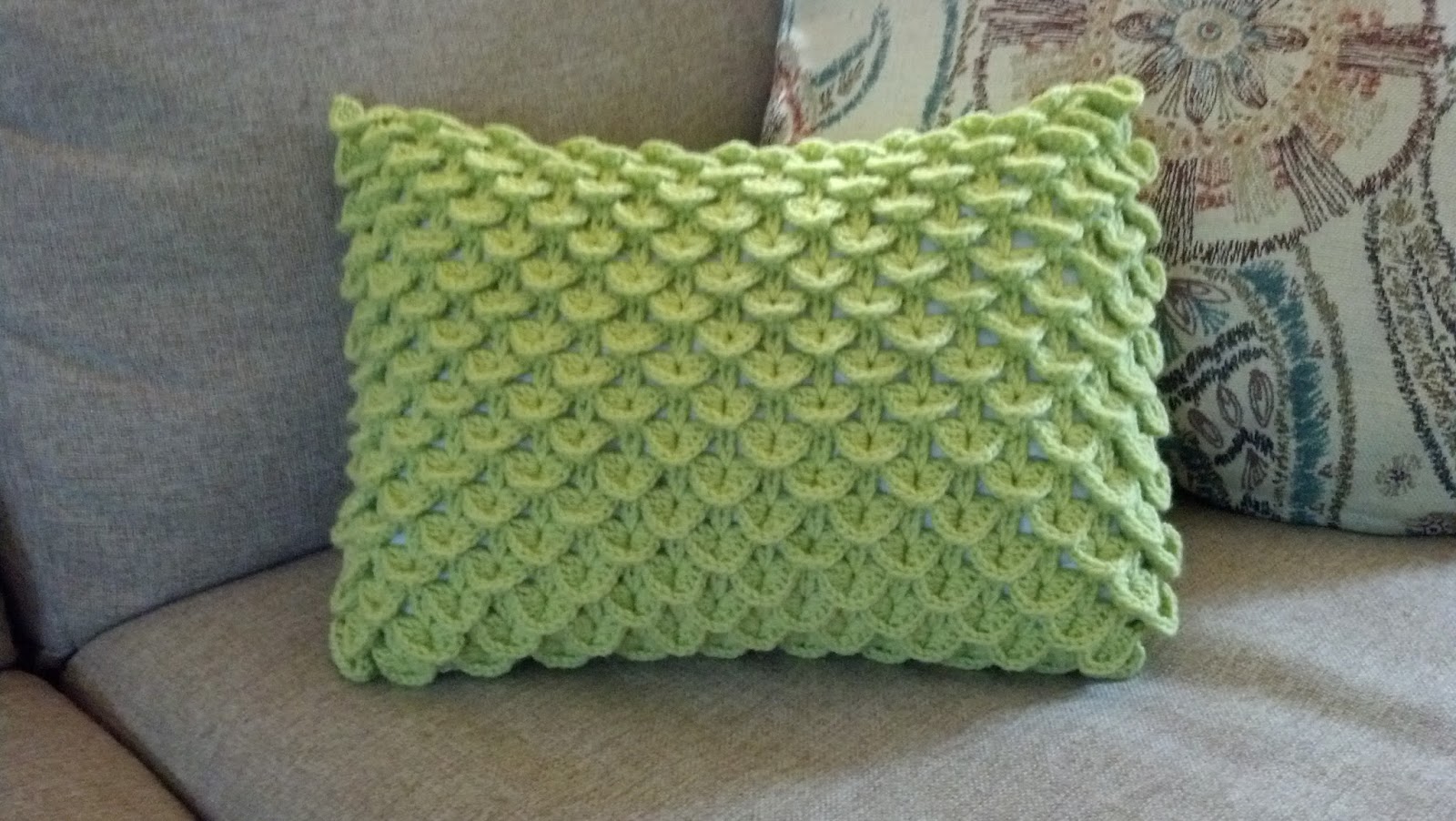Knit A Bit Crochet Away: Pattern: Crocodile Stitch Pillow